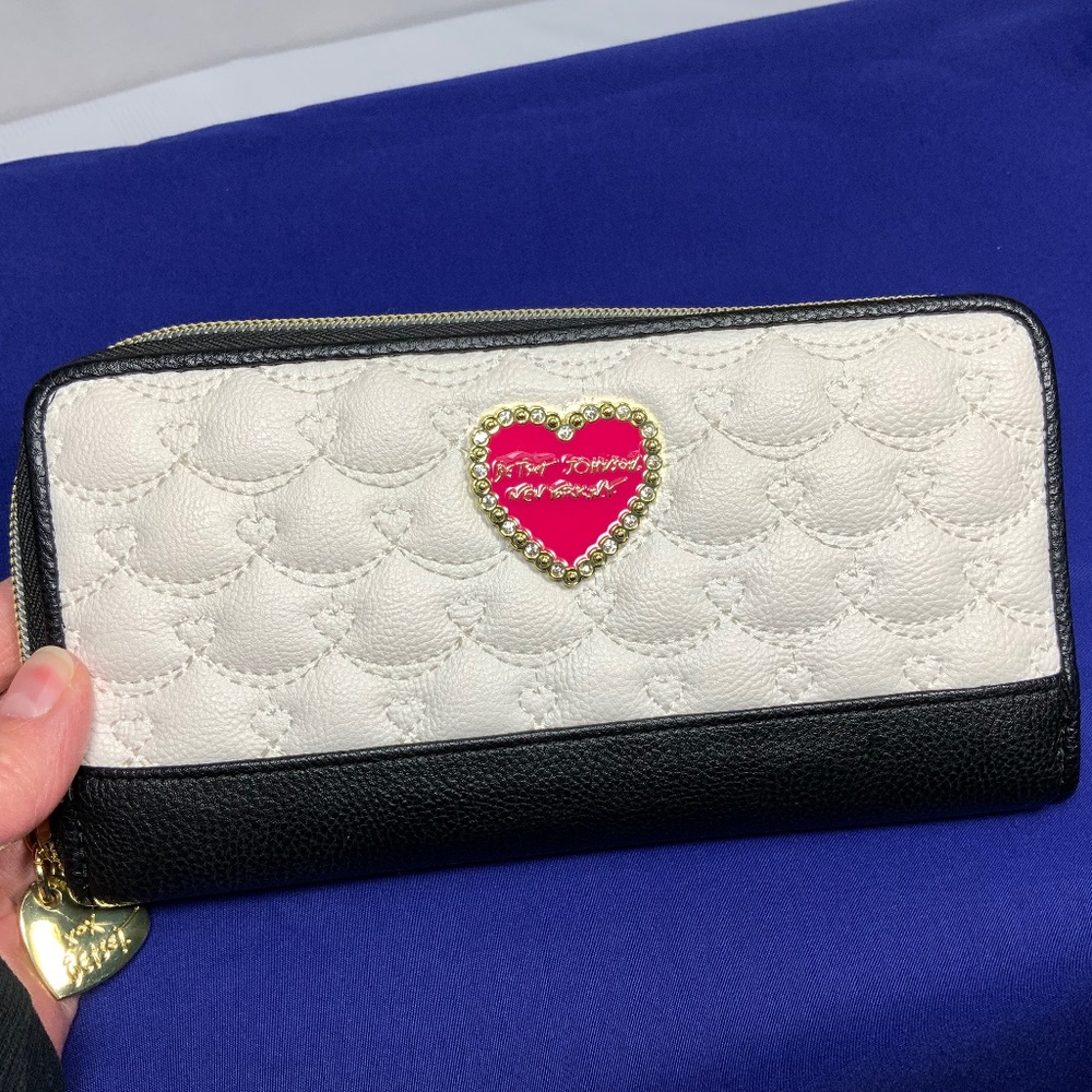 NWOT Betsey Johnson Black and White Quilted Wallet